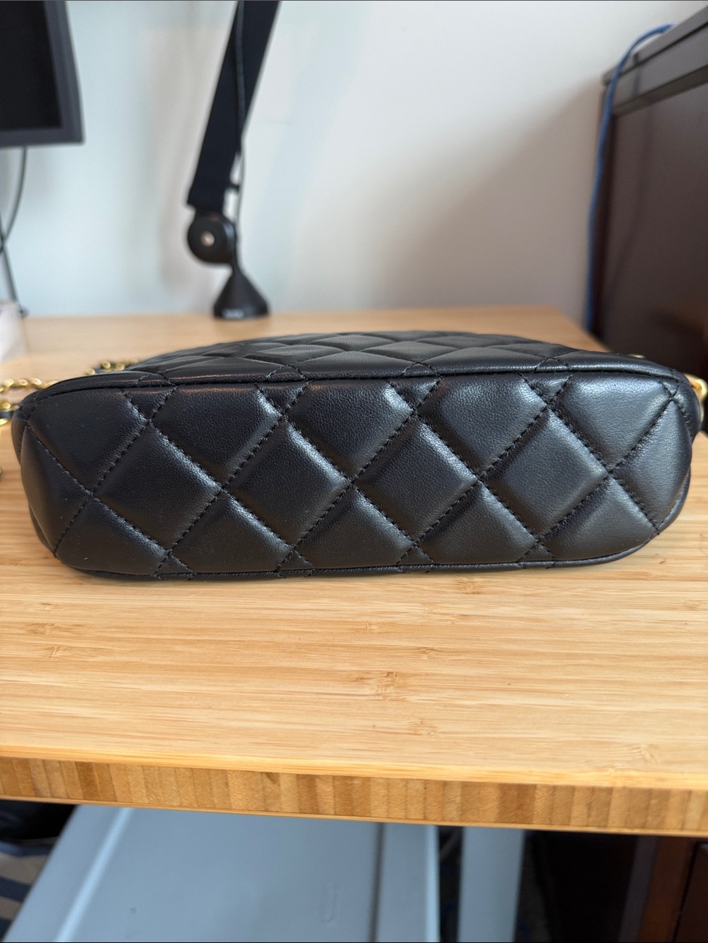 Classic Quilted Black Shoulder Bag with Gold Chain Accents - Picture 9 of 16